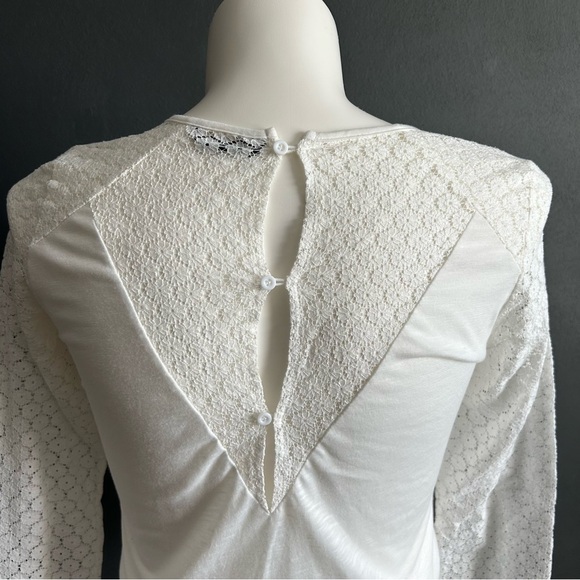 SHEIN Frenchy Contrast Lace Button Back Tee - Picture 7 of 9